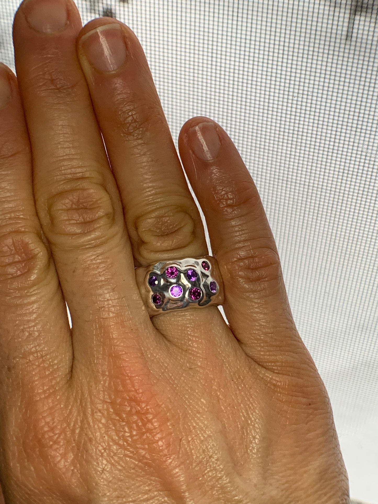 Cigar band with natural stones