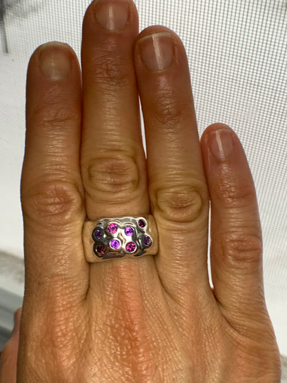 Cigar band with natural stones